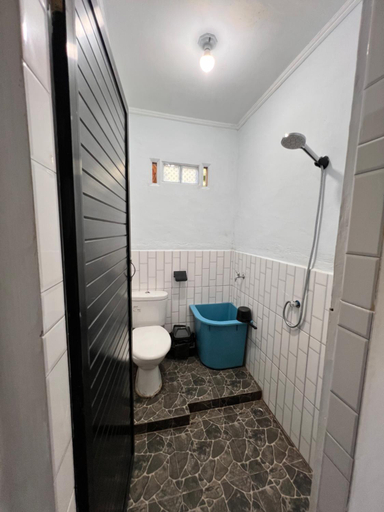 Bathroom 3, Asim Paris Guesthouse & jungle trekking, Langkat