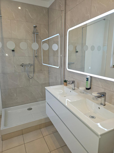 Bathroom 3, Logis Hotel Loire Hotel - Les Cocottes Restaurant, Maine-et-Loire