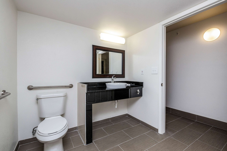 Bathroom 4, Motel 6 Peoria, IL, Peoria