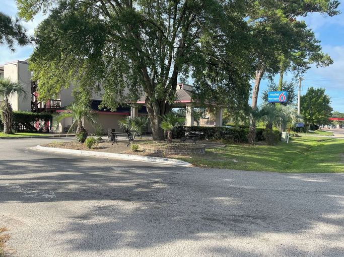 Exterior & Views 2, Motel 6 Summerville, SC – Charleston, Berkeley