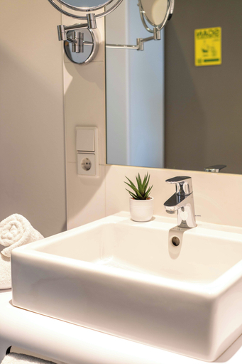 Bathroom 3, SLEEEP Hotel Wiener Neudorf, Mödling