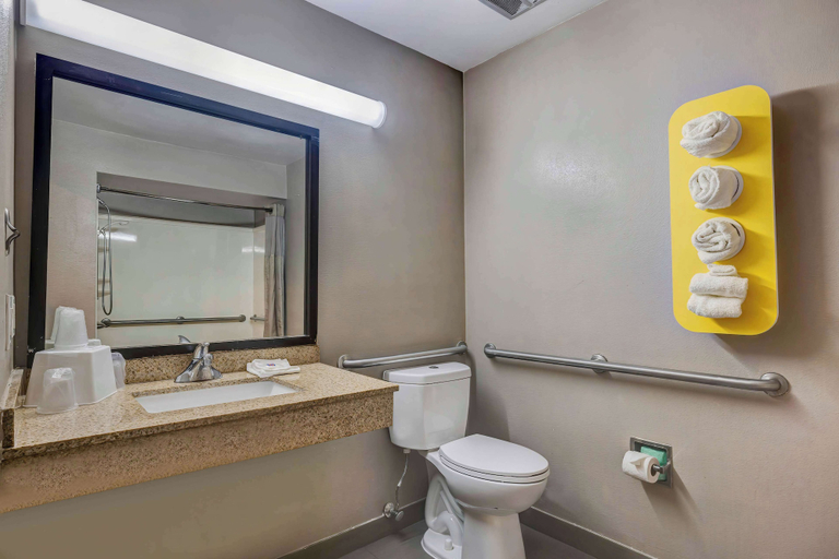 Bathroom 4, Motel 6 Mesquite, TX - Balch Springs, Dallas