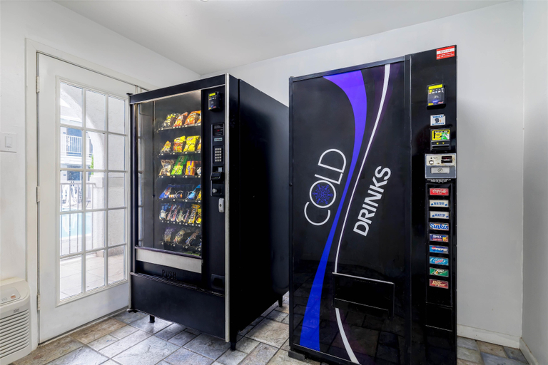 Food & Drinks, Studio 6 Suites - Dallas, TX - Downtown, Dallas