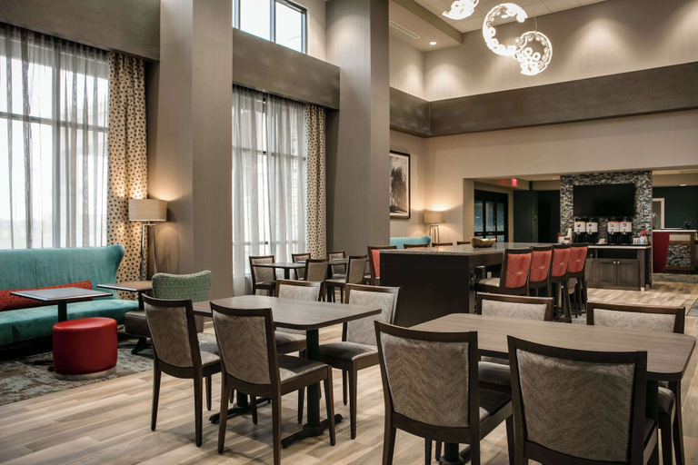 Food & Drinks 4, Hampton Inn Wichita Northwest, Sedgwick