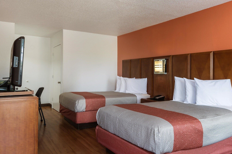Bedroom 3, Motel 6 Van Buren, AR, Crawford