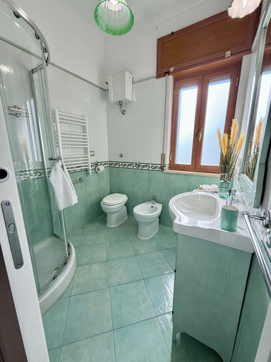 Bathroom 4, Casa Anatrella Comfort House, Napoli