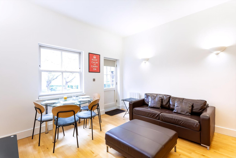Others 5, Bright & Comfortable Angel Apartment, London
