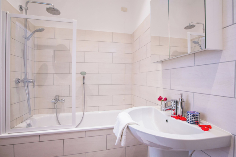 Bathroom 1, Villa Larius Balcone, Como