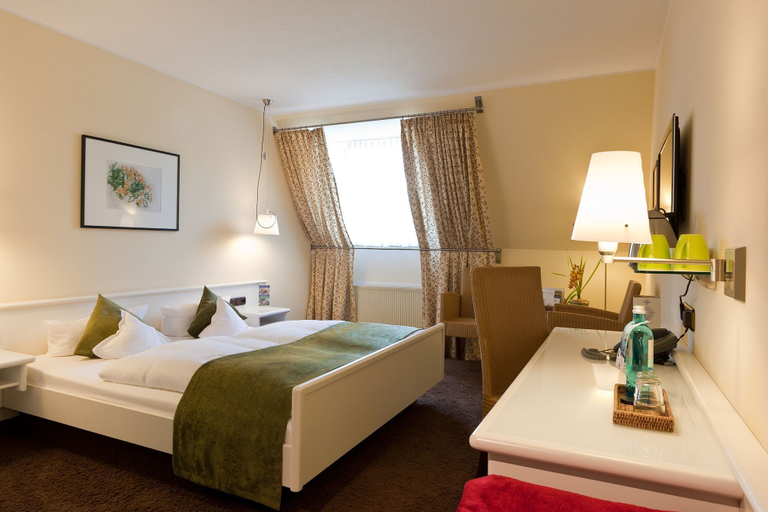 Bedroom 2, Hotel Deutscher Hof, Trier
