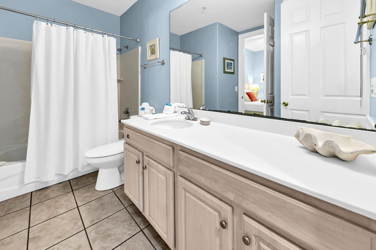 Bathroom 3, Ocean Ritz 1902, Bay