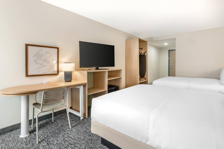 Bedroom 4, Spark by Hilton Roanoke Airport, Roanoke City