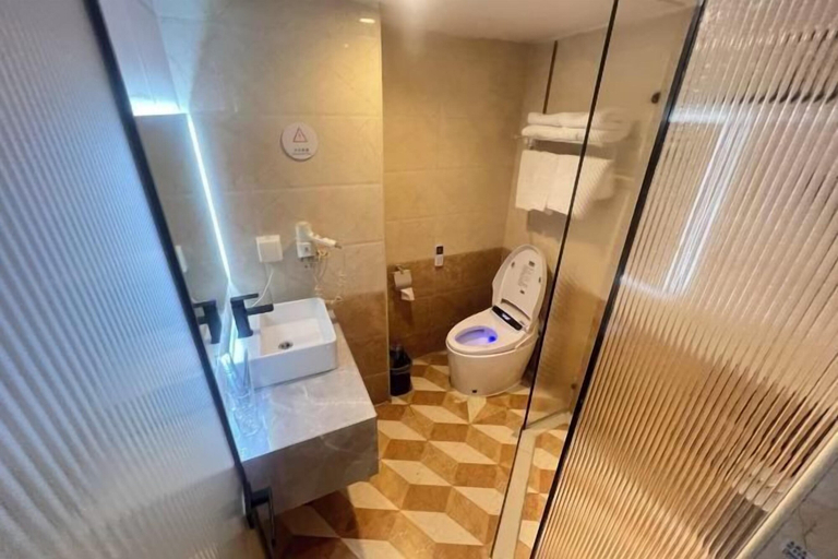 Bathroom 2, Fan She Fashion Hotel, Heyuan