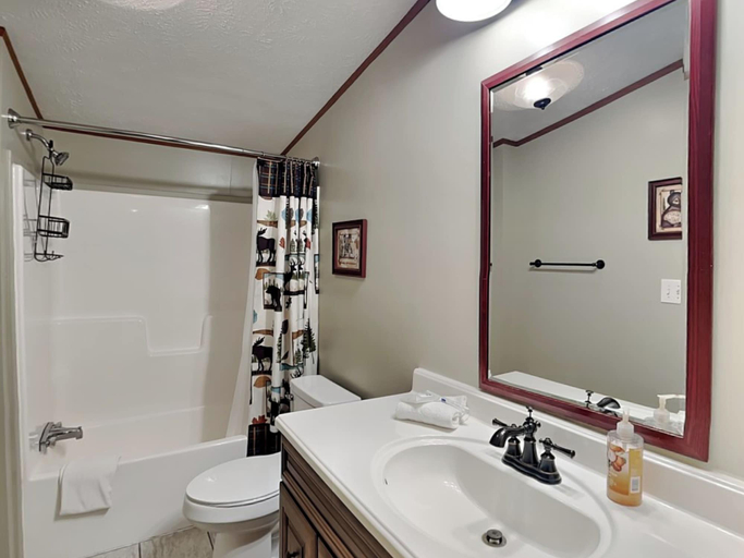 Bathroom 3, Knotty Pines by Taylor Made Deep Creek, Garrett