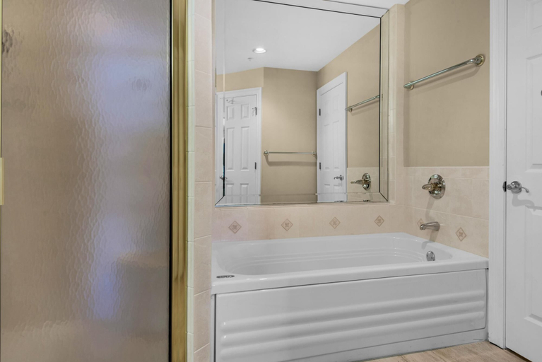 Bathroom 4, Hidden Dunes 1703, Bay