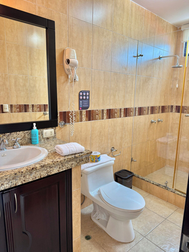 Bathroom 5, Hotel Flamingo, Santa Cruz