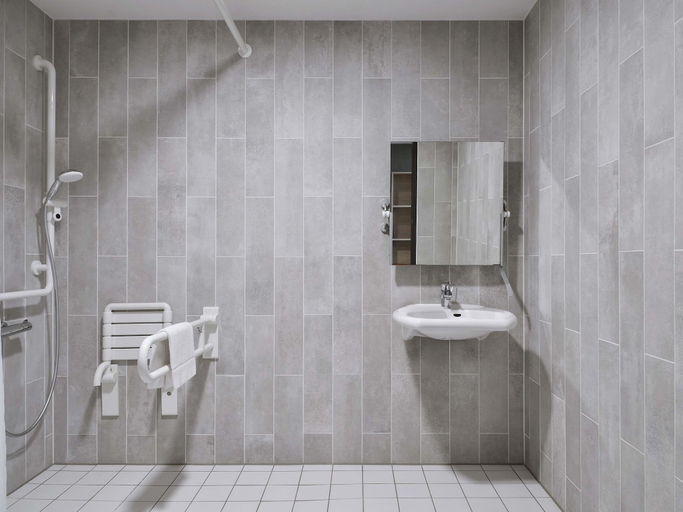 Bathroom 5, B&B Hotel Mannheim-Neuostheim, Mannheim
