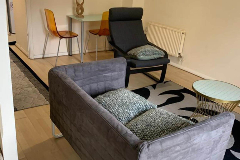 Others 5, Charming 2-bed House in London, London