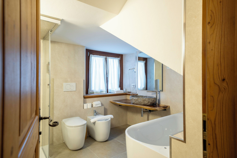 Bathroom 5, Hotel Edelhof, Udine