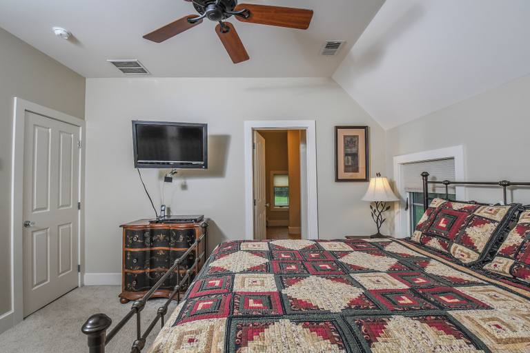 Bedroom 3, Mountain Splendor by Taylor Made Deep Creek, Garrett