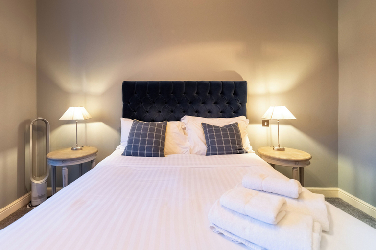 Bedroom 4, The Royal Oak, London
