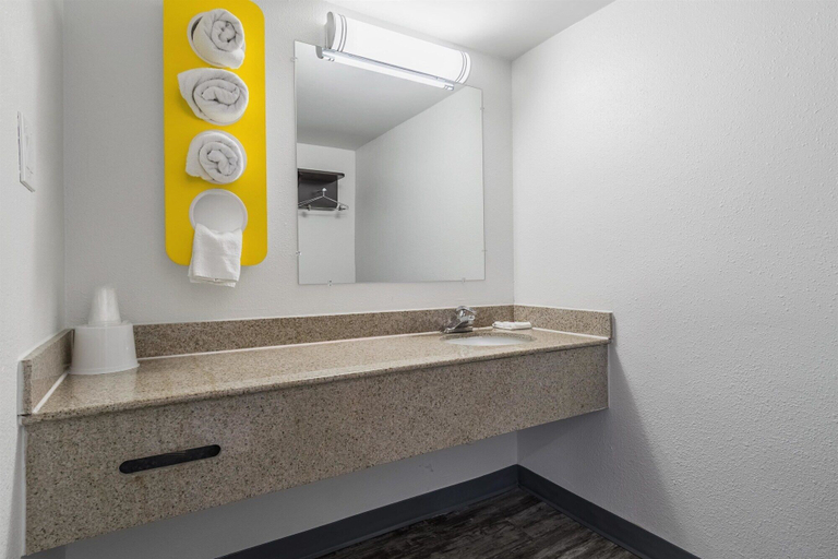 Bathroom 4, Motel 6 Barstow, CA - Route 66, San Bernardino