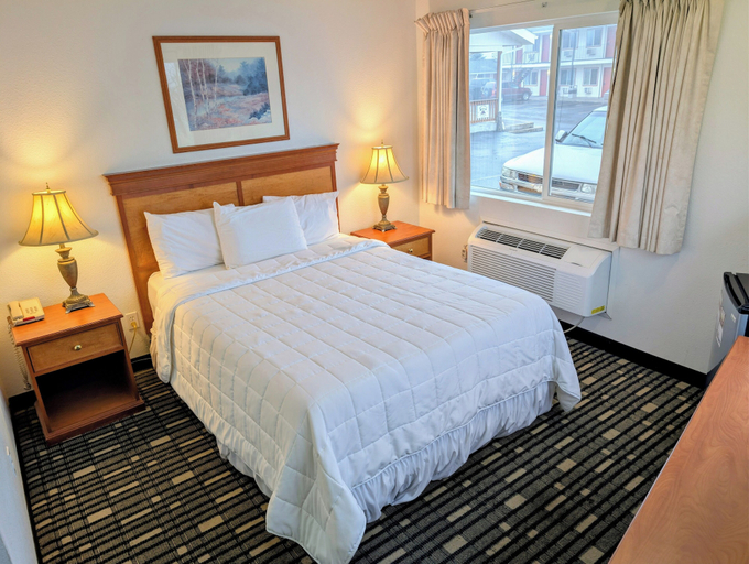 Bedroom 2, Ponderosa Motel, Klickitat