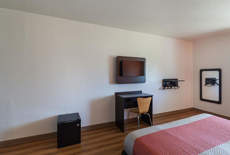 Bedroom 3, Motel 6 Bedford, TX - Fort Worth, Tarrant