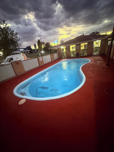 Sport & Beauty 5, Top Of The Town Motel, Inverell - Pt B