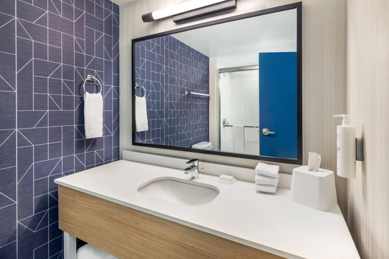 Bathroom 5, Spark by Hilton Roanoke Airport, Roanoke City
