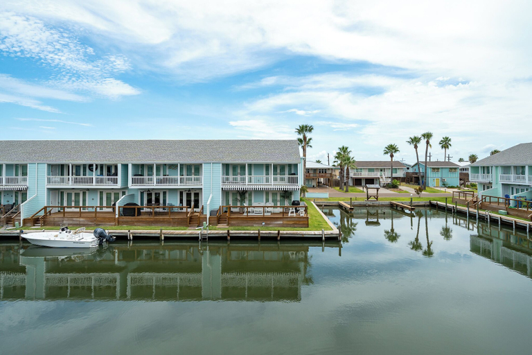 Exterior & Views 1, Coastal Bliss by Miss Kitty’s, Aransas