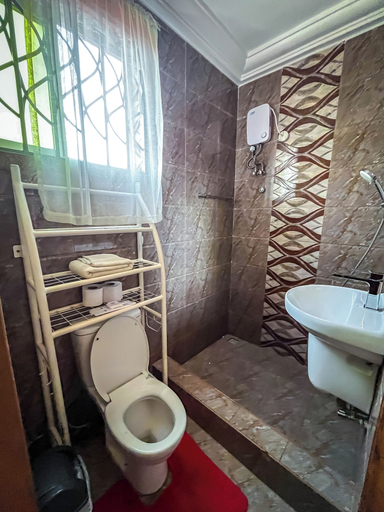 Bathroom 4, RK Italian Boy Hotel, Tema