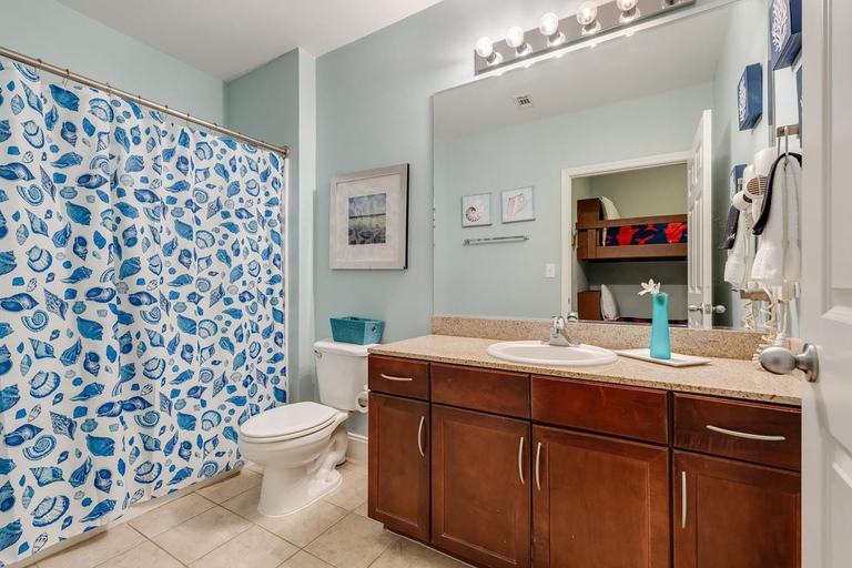 Bathroom 4, Laketown Wharf 2018, Bay