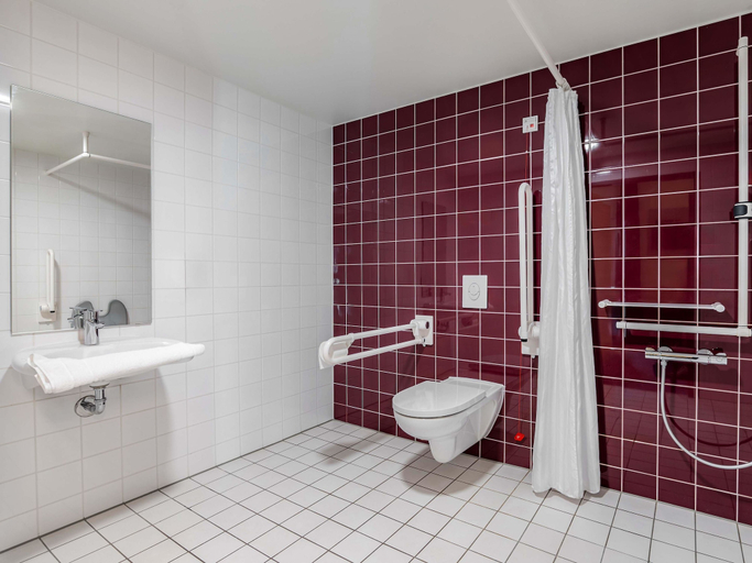 Bathroom 5, B&B Hotel Stuttgart-Bad Cannstatt, Stuttgart