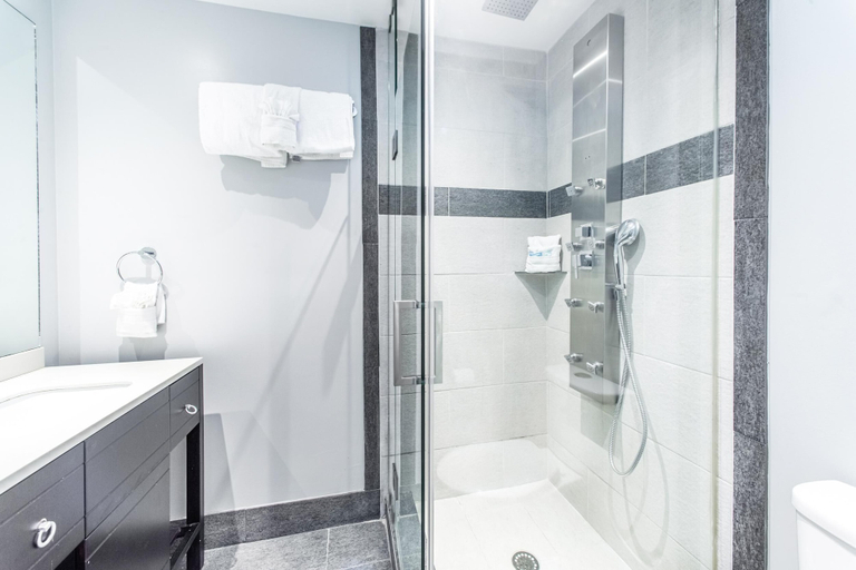 Bathroom 3, Klaus House 1, Bay