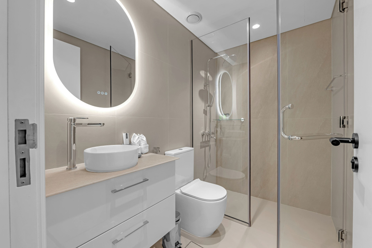 Bathroom 4, Waves - Charming Apt With Balcony, Minutes From The Beach, Dubai