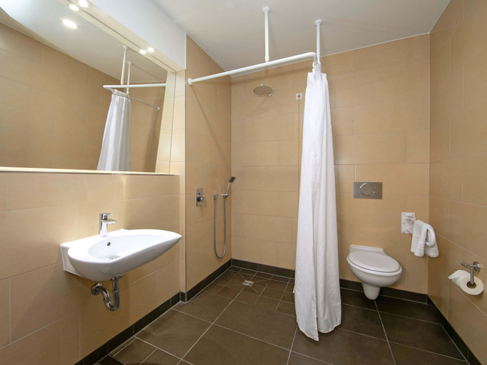 Bathroom 5, B&B HOTEL Berlin-Adlershof, Berlin