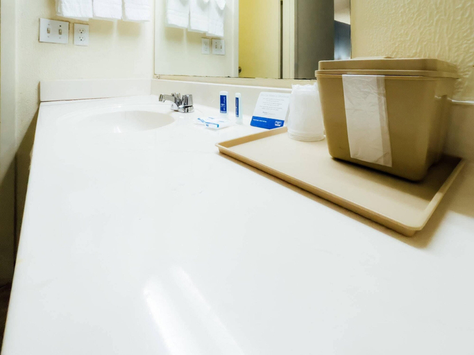 Bathroom 4, Rodeway Inn & Suites Carrollton, Carroll