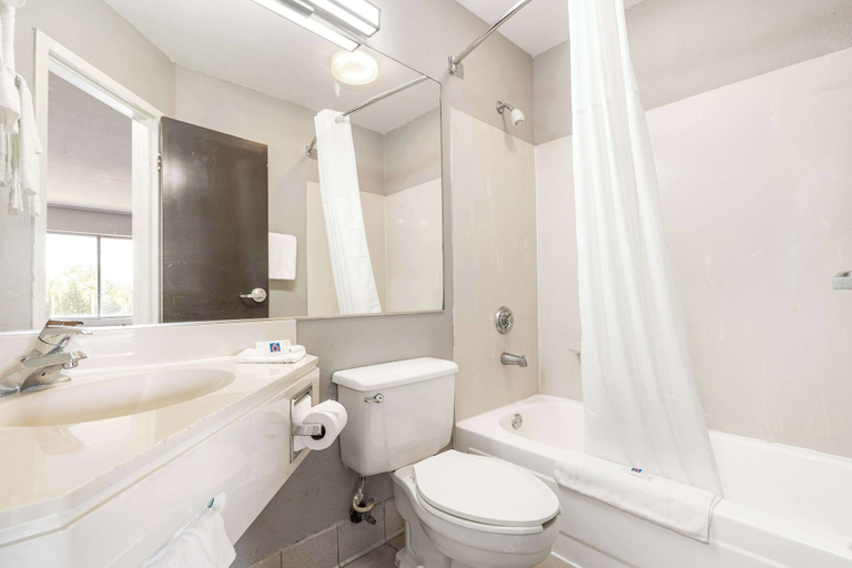 Bathroom 4, Motel 6 Augusta, GA, Richmond