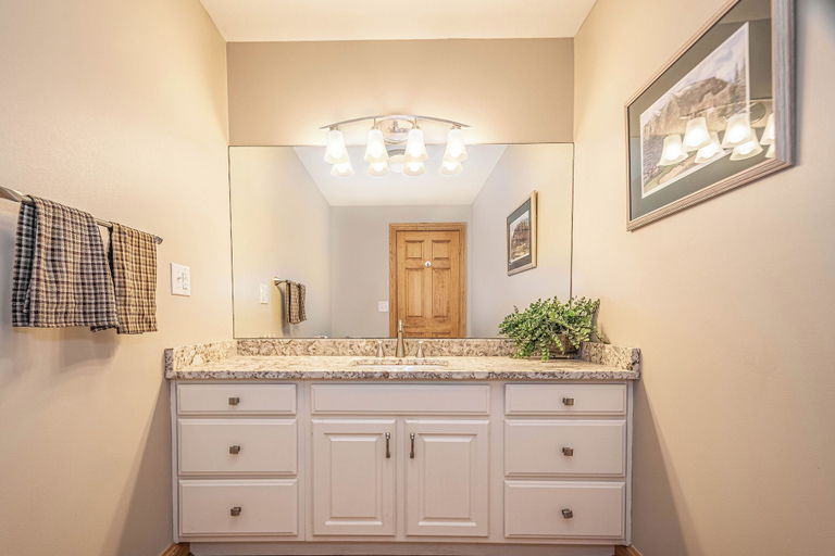 Bathroom 4, Johnny Appleseed by Taylor Made Deep Creek, Garrett