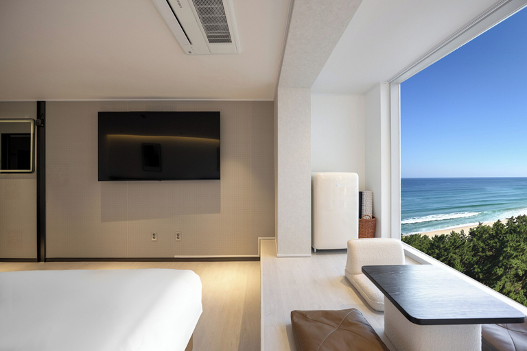 Bedroom 3, Hound The Blue, Gangneung