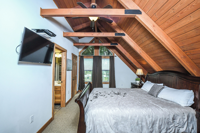 Bedroom 2, Mountain Dreams by Taylor Made Deep Creek, Garrett