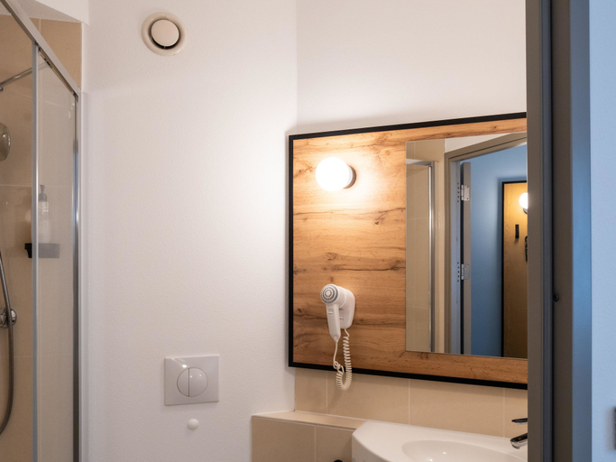 Bathroom 5, Hotel B&B Wrocław Centrum, Środa Śląska