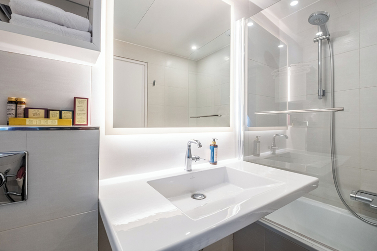 Bathroom 4, Hotel College De France, Paris