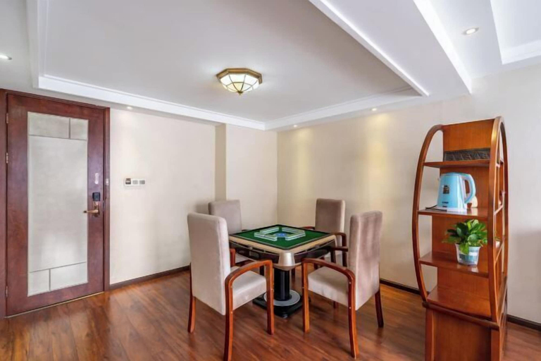 Others 5, Salong Hotel, Dêqên Tibetan