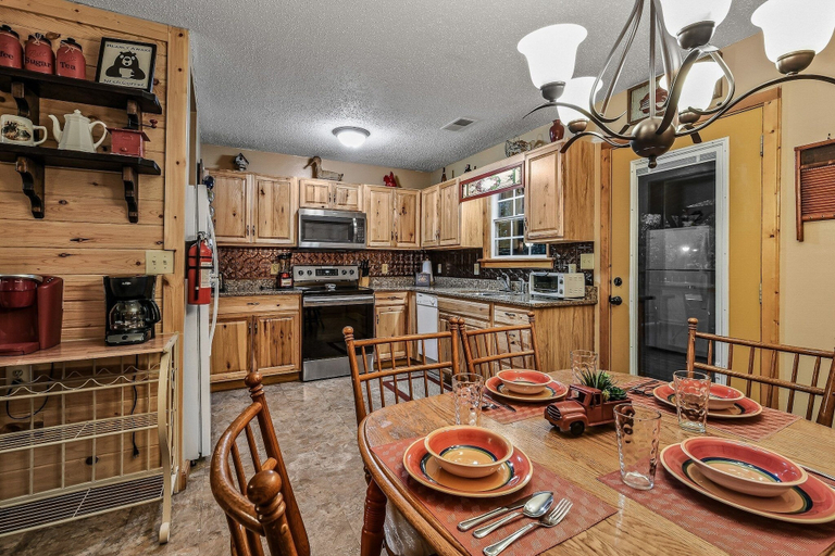Others 4, Amazing Dreams 2 Bedroom Cabin by RedAwning, Sevier
