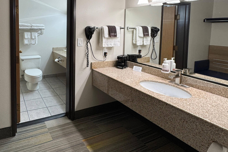 Bathroom 3, Park Inn by Radisson Maryville, Nodaway
