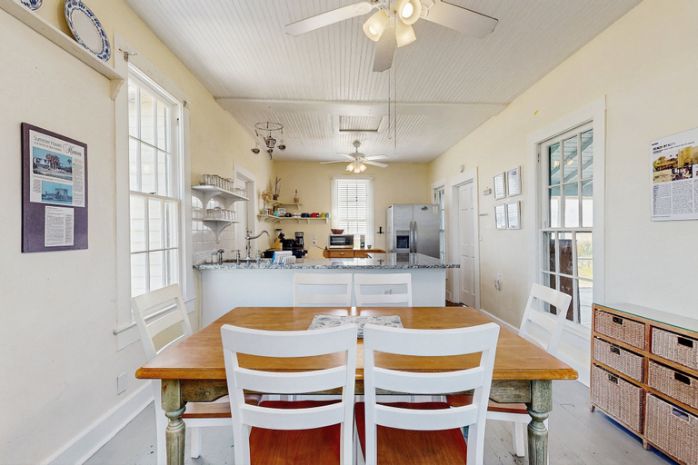 Room 5, Fabulous Oceanfront Home With Ocean View, Wifi, Washer/dryer, & Central AC, Saint Johns