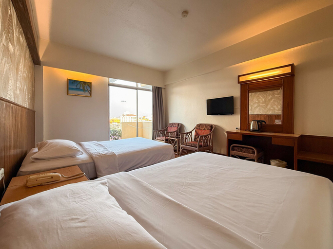 Bedroom 2, Golden Beach Hotel Pattaya, Pattaya