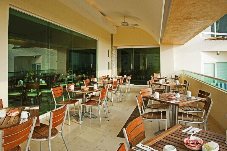 Food & Drinks 5, Artisan Family Hotels And Resorts Playa Esmeralda, Úrsulo Galván