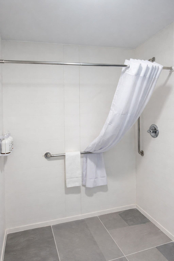 Bathroom 5, La Quinta Inn & Suites by Wyndham Bessemer, Jefferson
